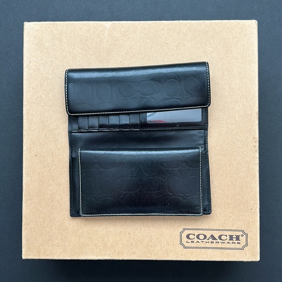 12/13 AT 3:00 PM EST COACH TALK
Vintage Coach 💼 👜……..and history!! - Picture 9 of 16